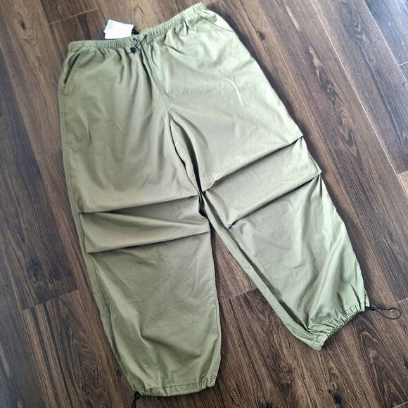 NWT Divided H&M Parachute Cargo Elastic Waist and Cuff Pants Size M 100% Cotton - Picture 2 of 8